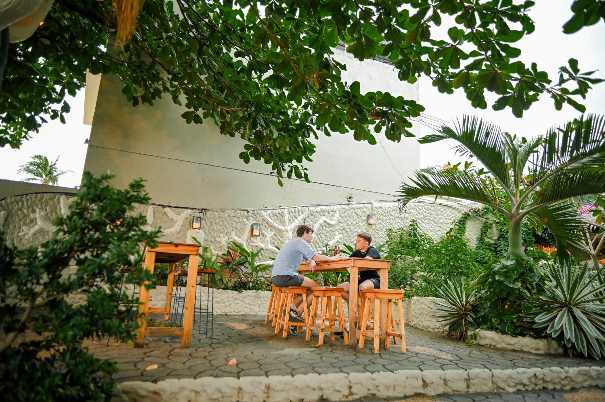 Garden Of Eden Dive Resort Puerto Galera Eksteriør bilde